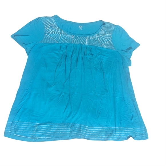 🩵 3/$15 ANA Embroidered Top - Picture 1 of 5